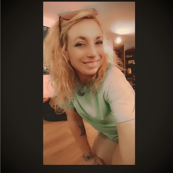 Meet your Posher, Lisa Robyn - Picture 3 of 14